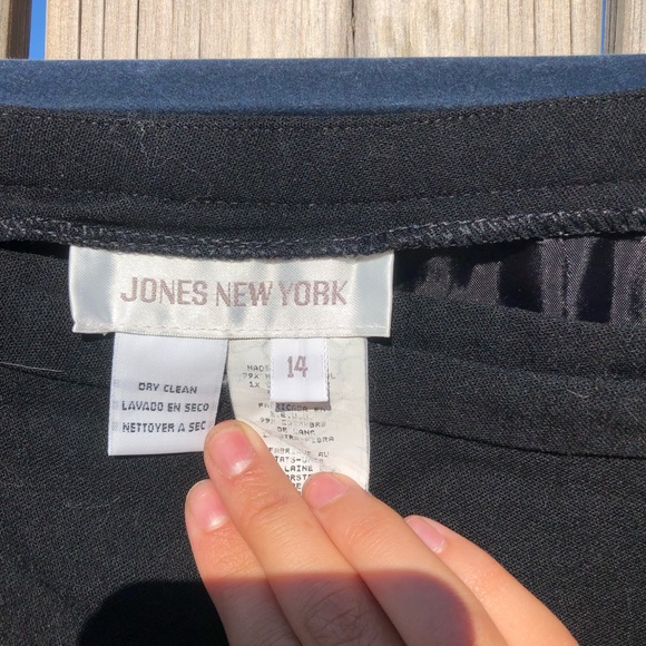Black Jones New York A-line skirt, fully lined - Picture 2 of 4